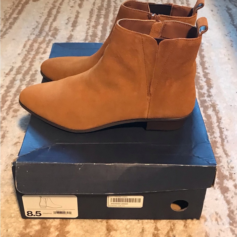 Gap chestnut chelsea suede ankle boots 8.5
